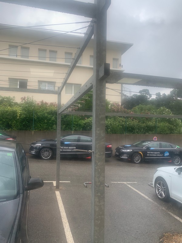 Vous voulez découvrir le voulez mettre le prend un premier pied dans le monde du cheval venez dans mon dans mon centre équestre à Marseille petit ou grand vous êtes les bienvenus 